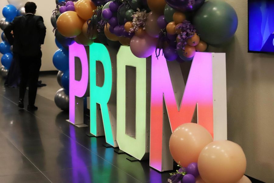 The prom sign at the front of the entrance