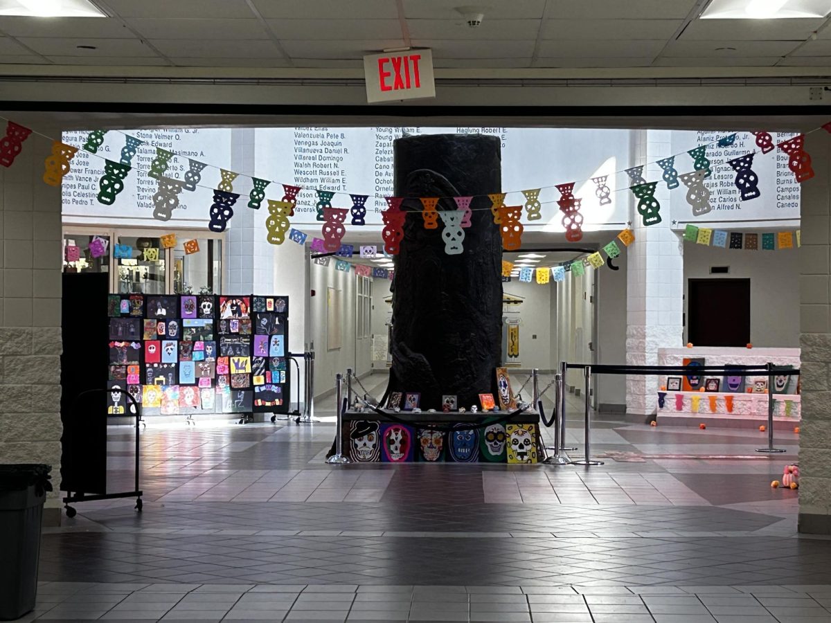 The+snap+of+the+main+rotunda+was+taken+on+Nov.+2%2C+or+D%C3%ADa+de+los+Muertos.+Projects+of+arts+students+were+displayed+all+around+the+place.+The+display++Included+calaveras%2C+alebrijes%2C+and+candles+that+are+lit+to+welcome+the+spirits+back+to+their+altars.