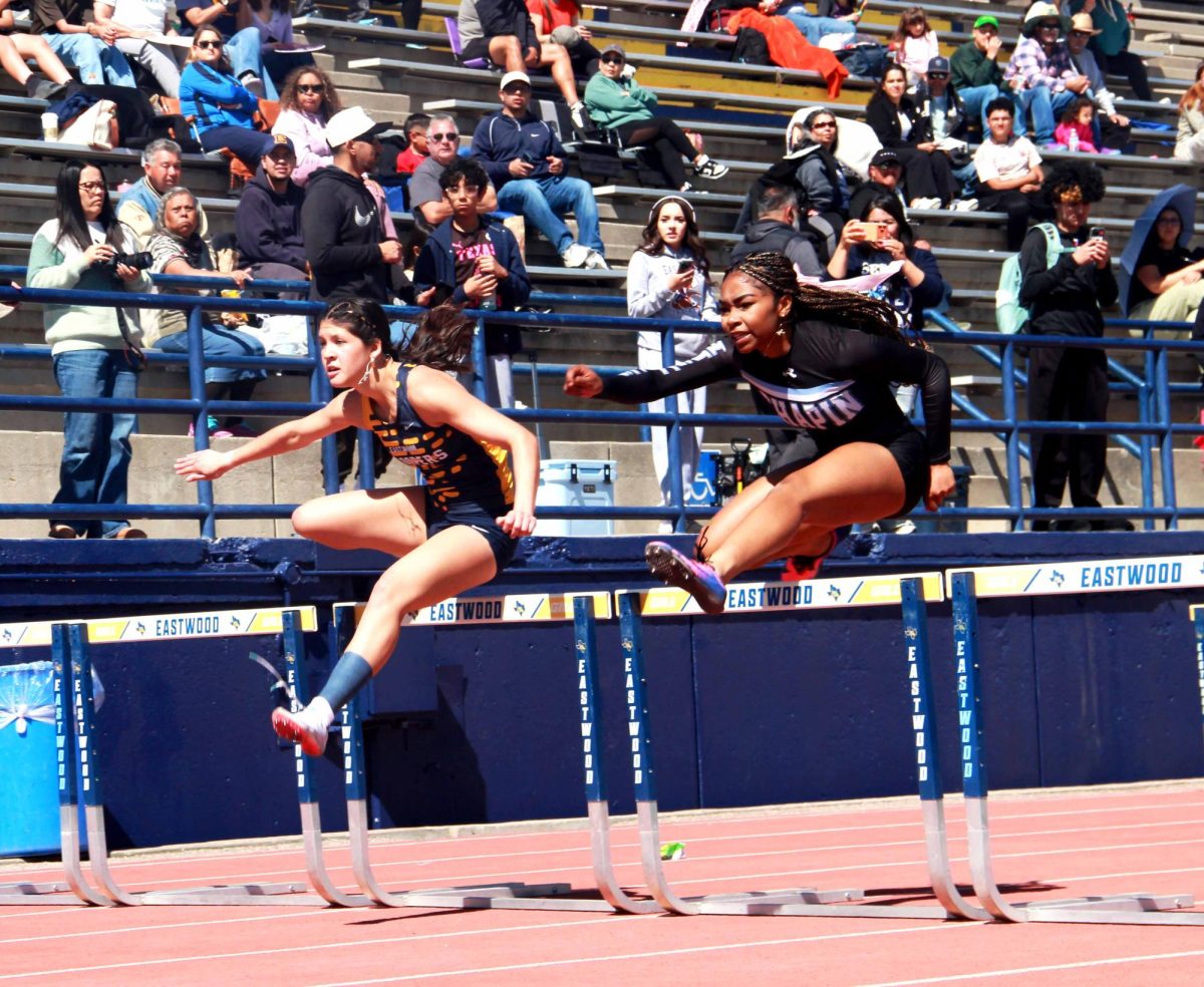 Aahniyah Clayton runs the final 100m hurdles and places 2nd with a time of 16.02.
